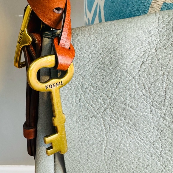 Vintage FOSSIL Harper Small Flap Leather Crossbody Teal Brown Saddle Bag Flaw - Picture 4 of 7